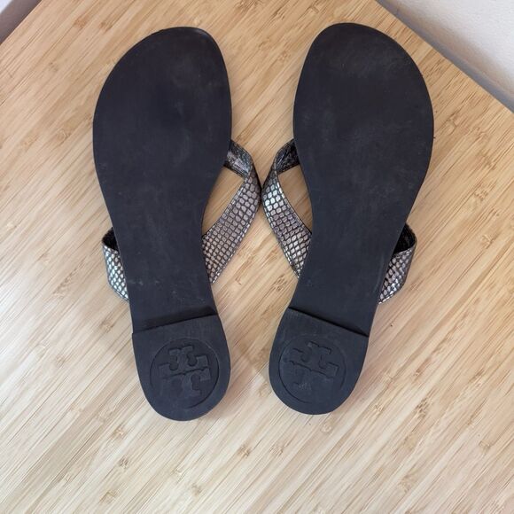 Tory Burch Women's Metallic Silver Snakeskin Embossed Leather Thong Flats Sz 9M - Picture 3 of 8